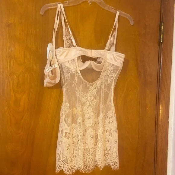 NWOT🔥Fashion Nova Pink Lace Lingerie Set - Picture 3 of 3